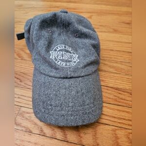 Grey baseball cap with logo dog